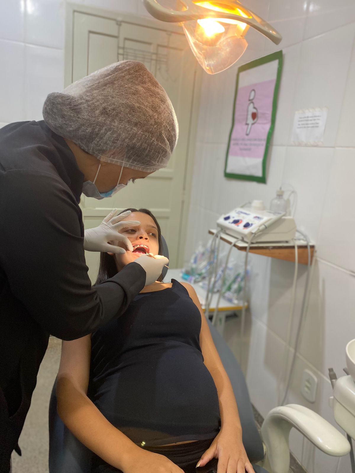 EQUIPE DO CONSULTÓRIO ODONTOLÓGICO ORIENTA GESTANTES DURANTE PRÉ-NATAL